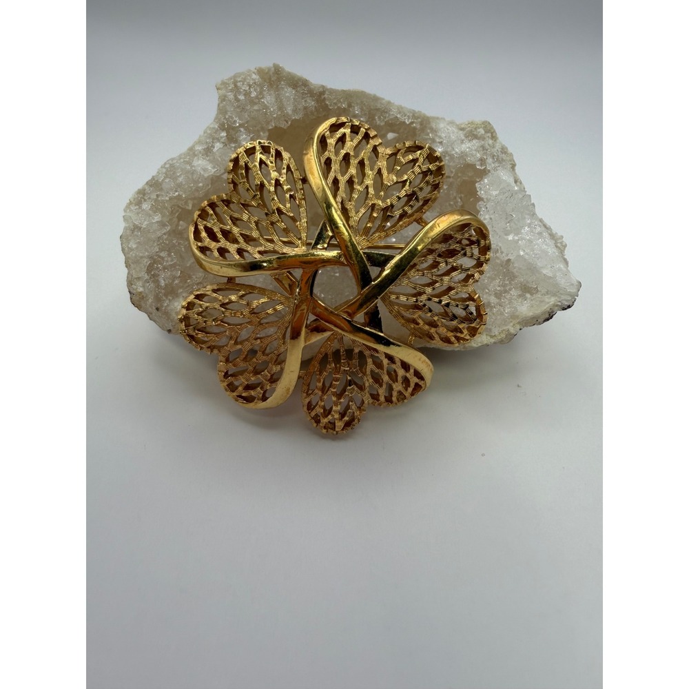 Trifari signed‎ 5 hearts filigree vintage gold tone brooch pin